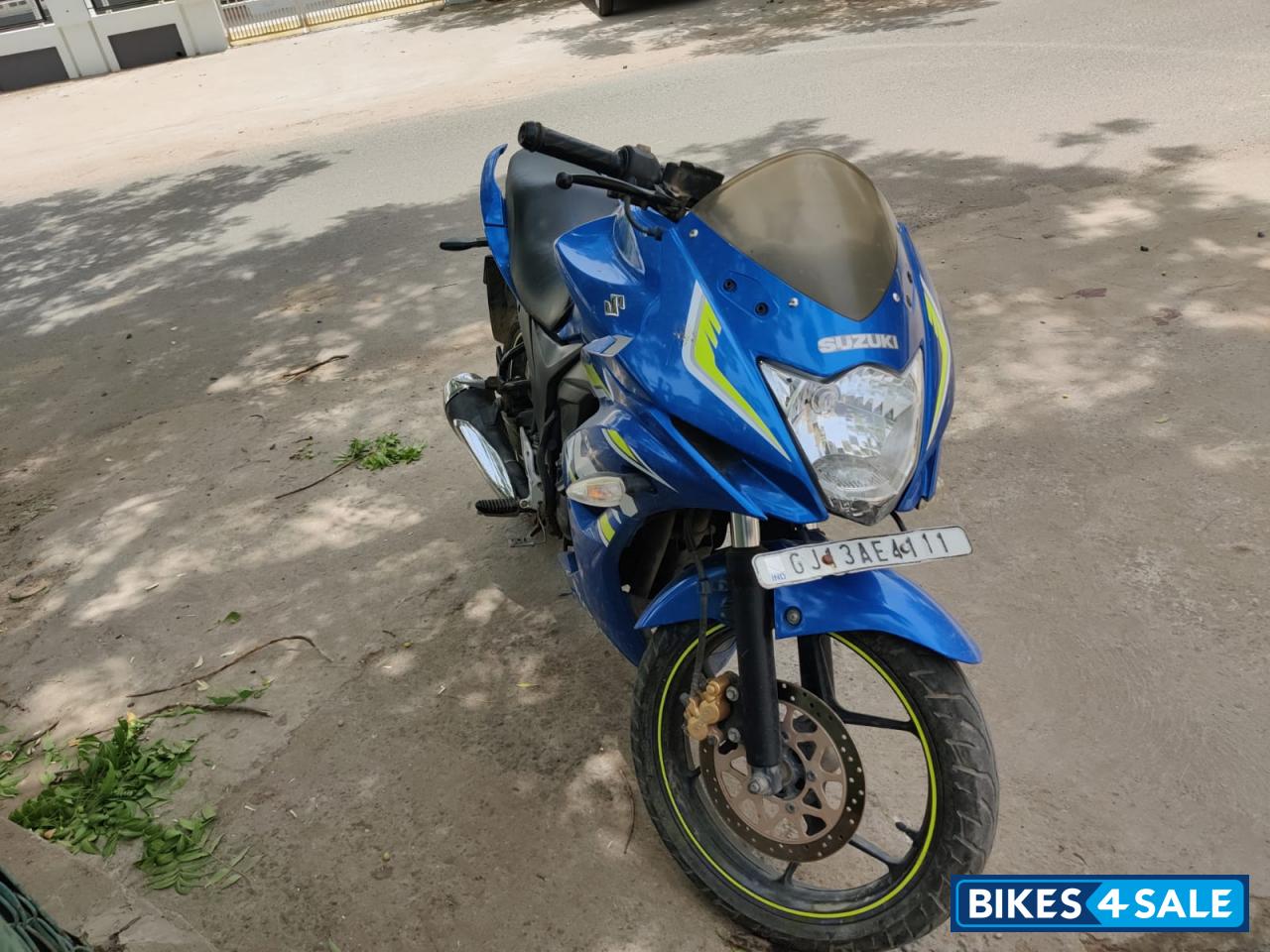 Blue Suzuki Gixxer SF Fi Blue Suzuki Gixxer SF Fi