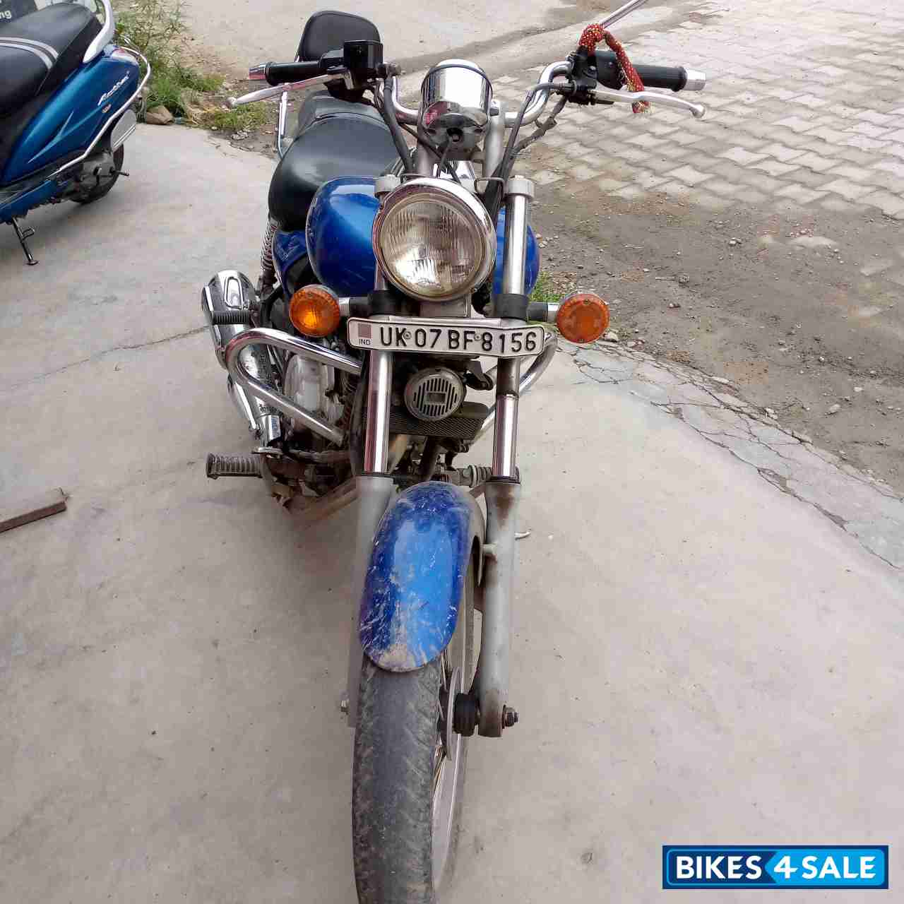 Blue Bajaj Avenger Cruise 220