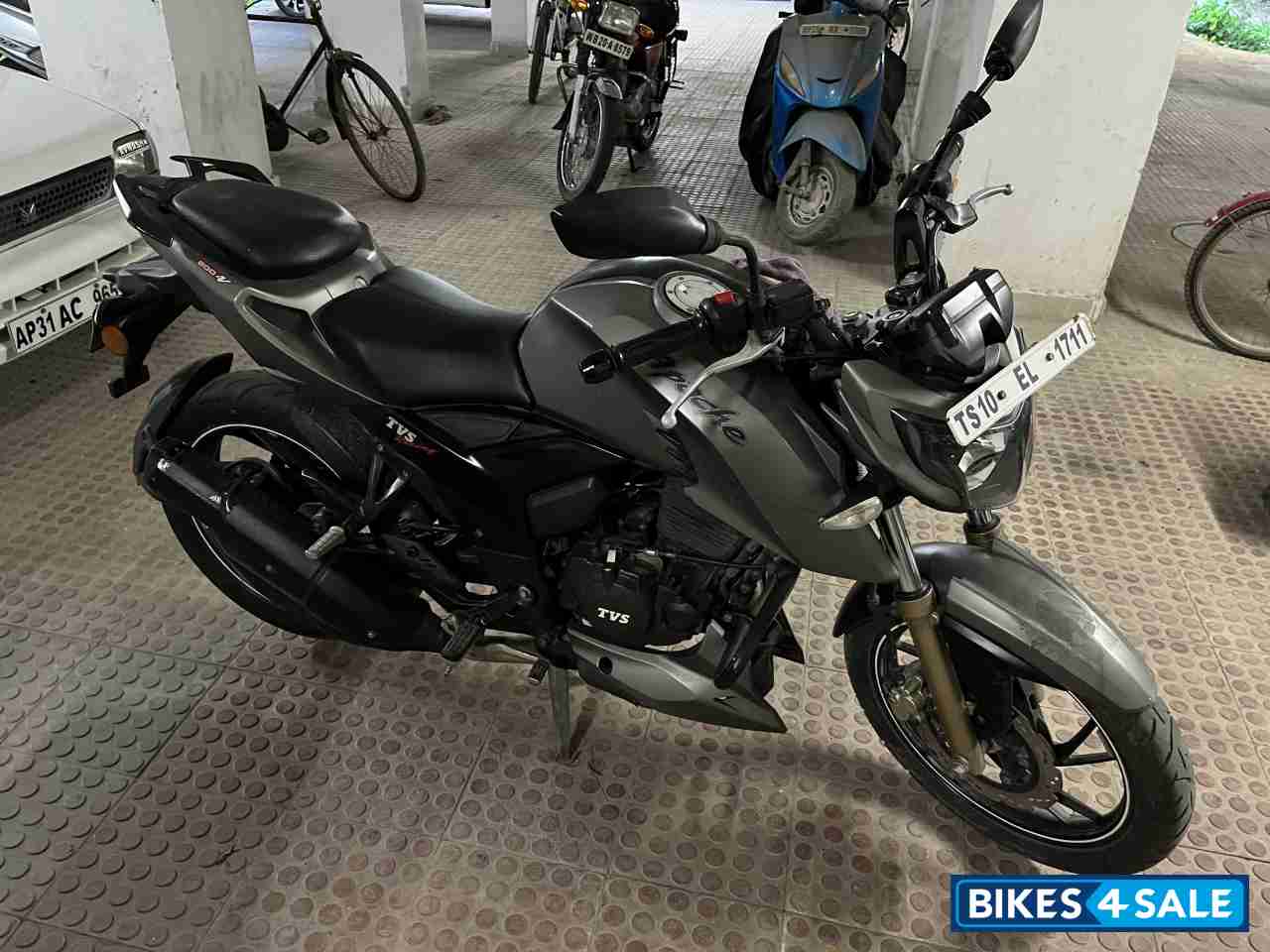 TVS Apache RTR 200 4V