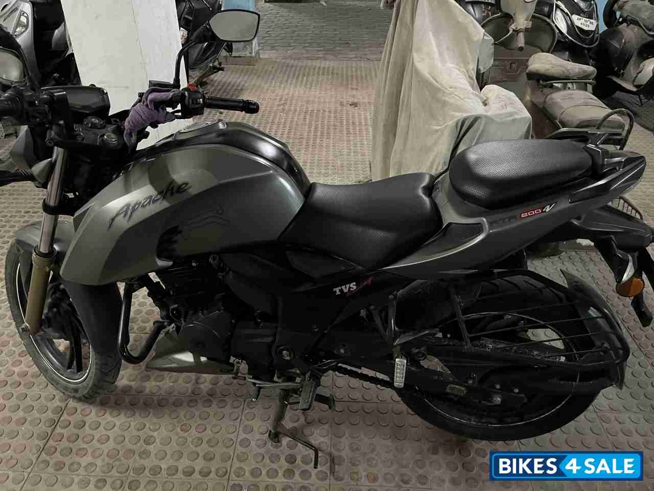 TVS Apache RTR 200 4V