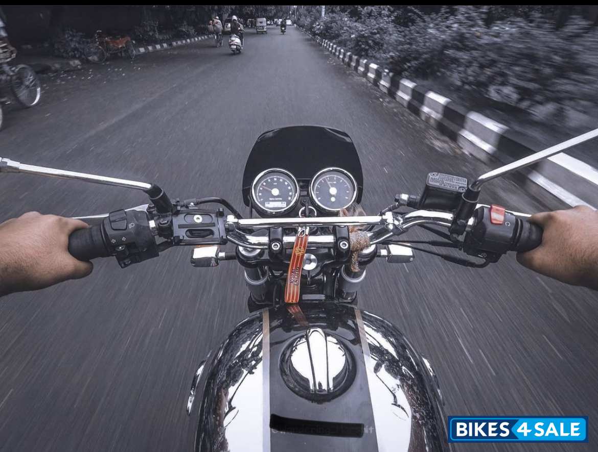 Glitter And Dust (chrome Editi Royal Enfield Interceptor 650 Twin Glitter And Dust (chrome Editi Royal Enfield Interceptor 650 Twin