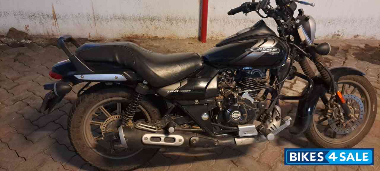 Black Bajaj Avenger Street 160 BS6