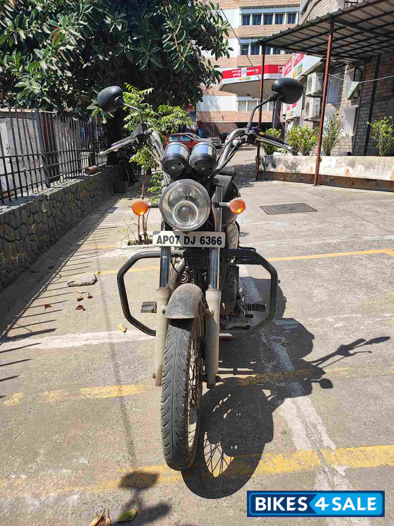 Matt Black Royal Enfield Thunderbird 350 Matt Black Royal Enfield Thunderbird 350