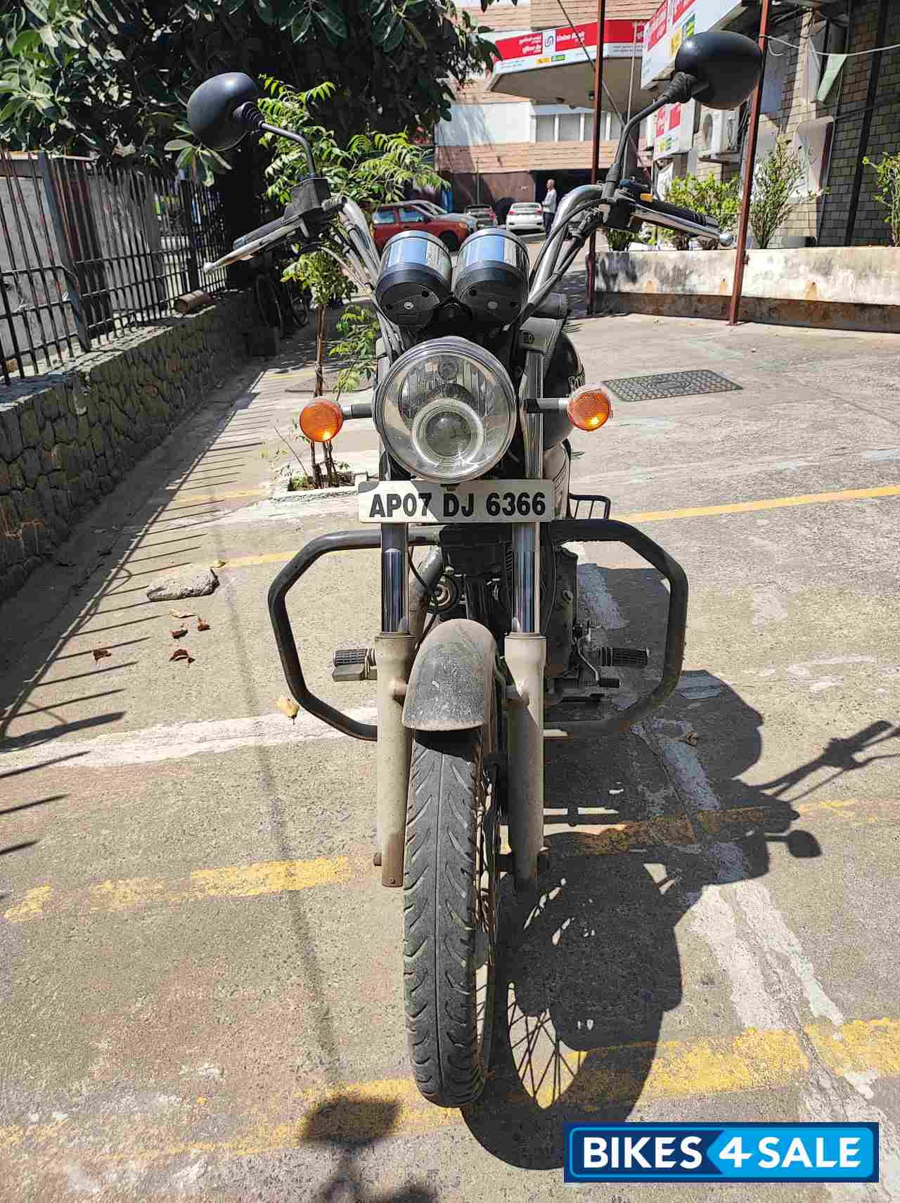 Matt Black Royal Enfield Thunderbird 350 Matt Black Royal Enfield Thunderbird 350