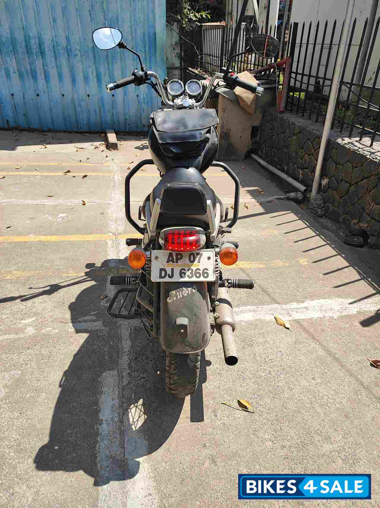 Matt Black Royal Enfield Thunderbird 350 Matt Black Royal Enfield Thunderbird 350