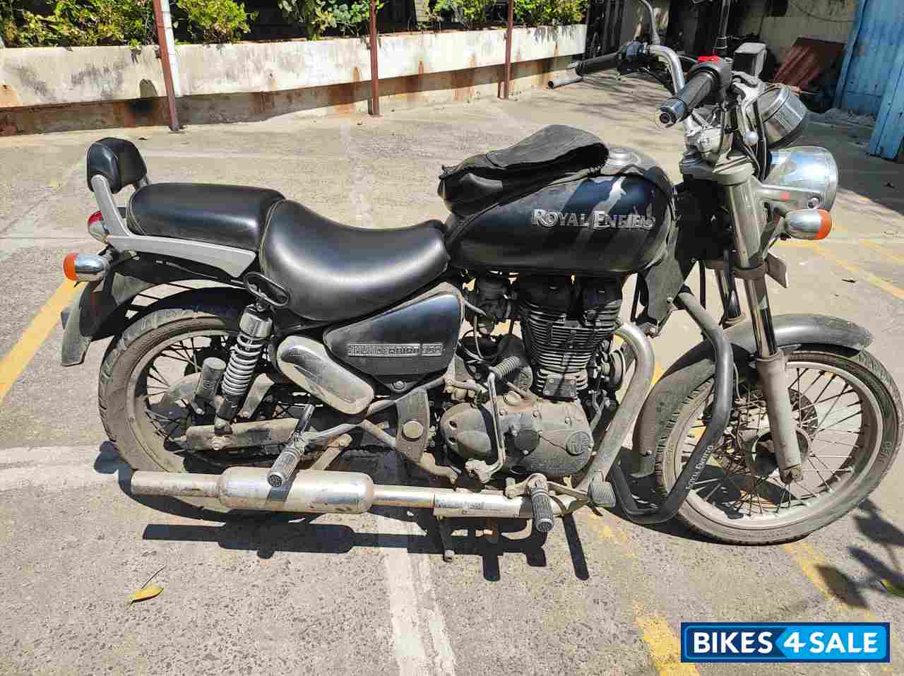 Matt Black Royal Enfield Thunderbird 350 Matt Black Royal Enfield Thunderbird 350