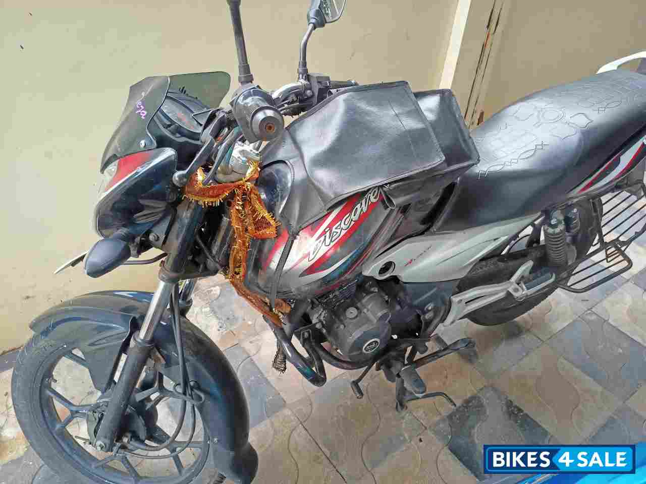 Black And Red Bajaj Discover Black And Red Bajaj Discover