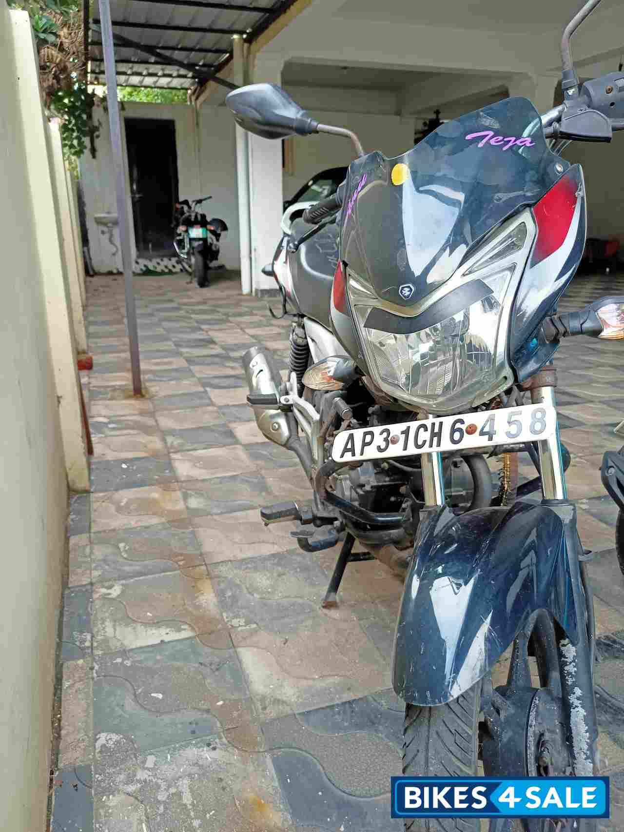 Black And Red Bajaj Discover Black And Red Bajaj Discover