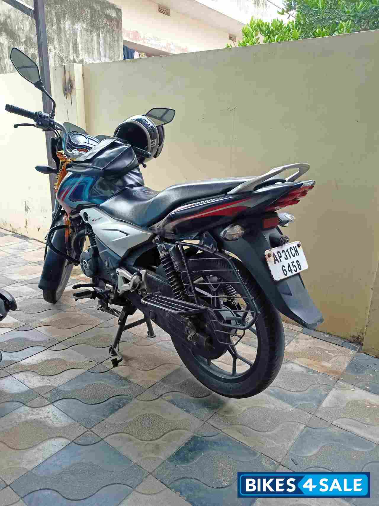 Black And Red Bajaj Discover Black And Red Bajaj Discover