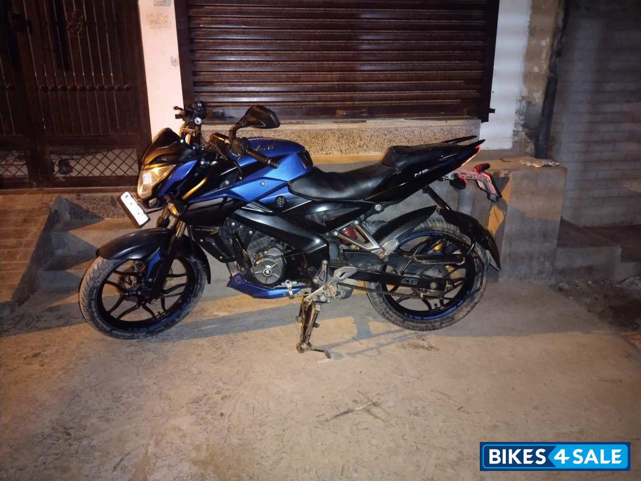 Saffron Blue Bajaj Pulsar NS 160 Saffron Blue Bajaj Pulsar NS 160