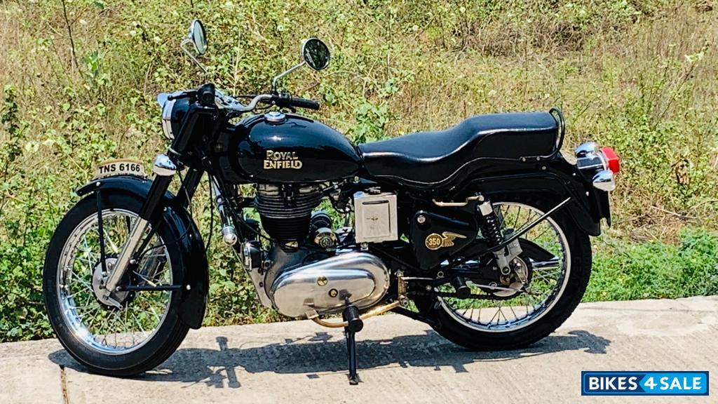 Black Royal Enfield Vintage Bullet