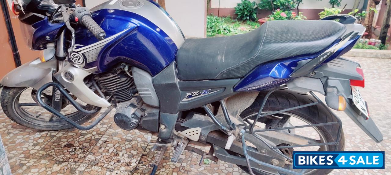 Blue Yamaha FZ-S Blue Yamaha FZ-S