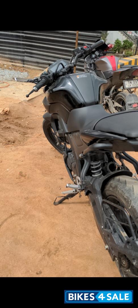 Black Yamaha MT-15