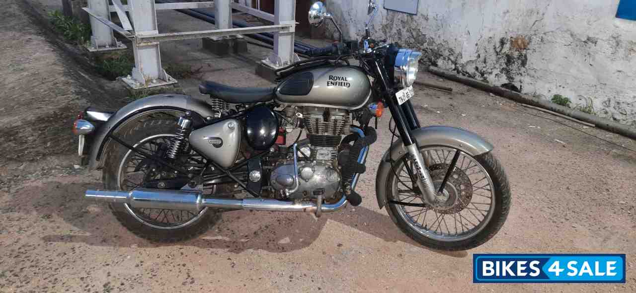 Gun Metal Grey Royal Enfield Classic Gunmetal Grey