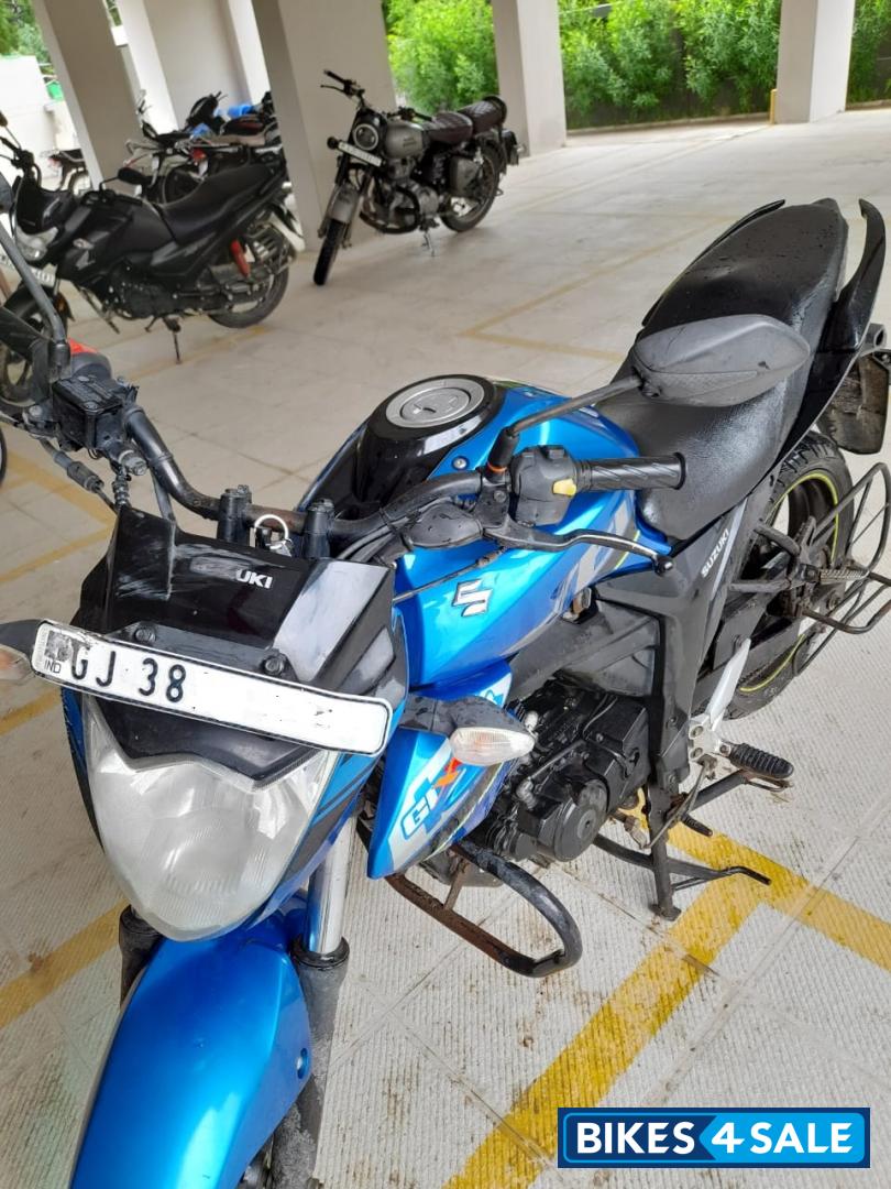 Blue Suzuki Gixxer 150 Blue Suzuki Gixxer 150