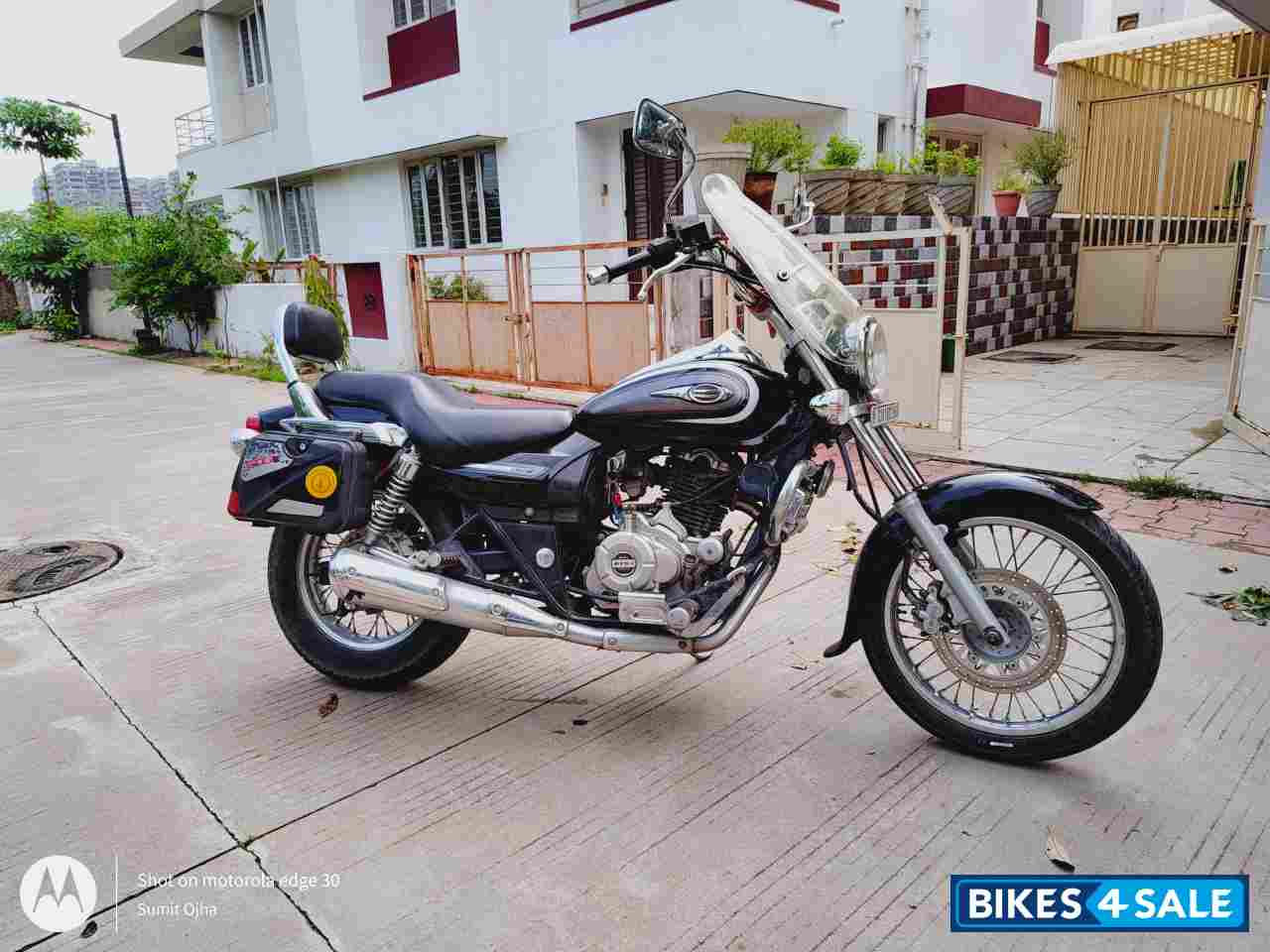 Ebony Black Bajaj Avenger Cruise 220 Ebony Black Bajaj Avenger Cruise 220