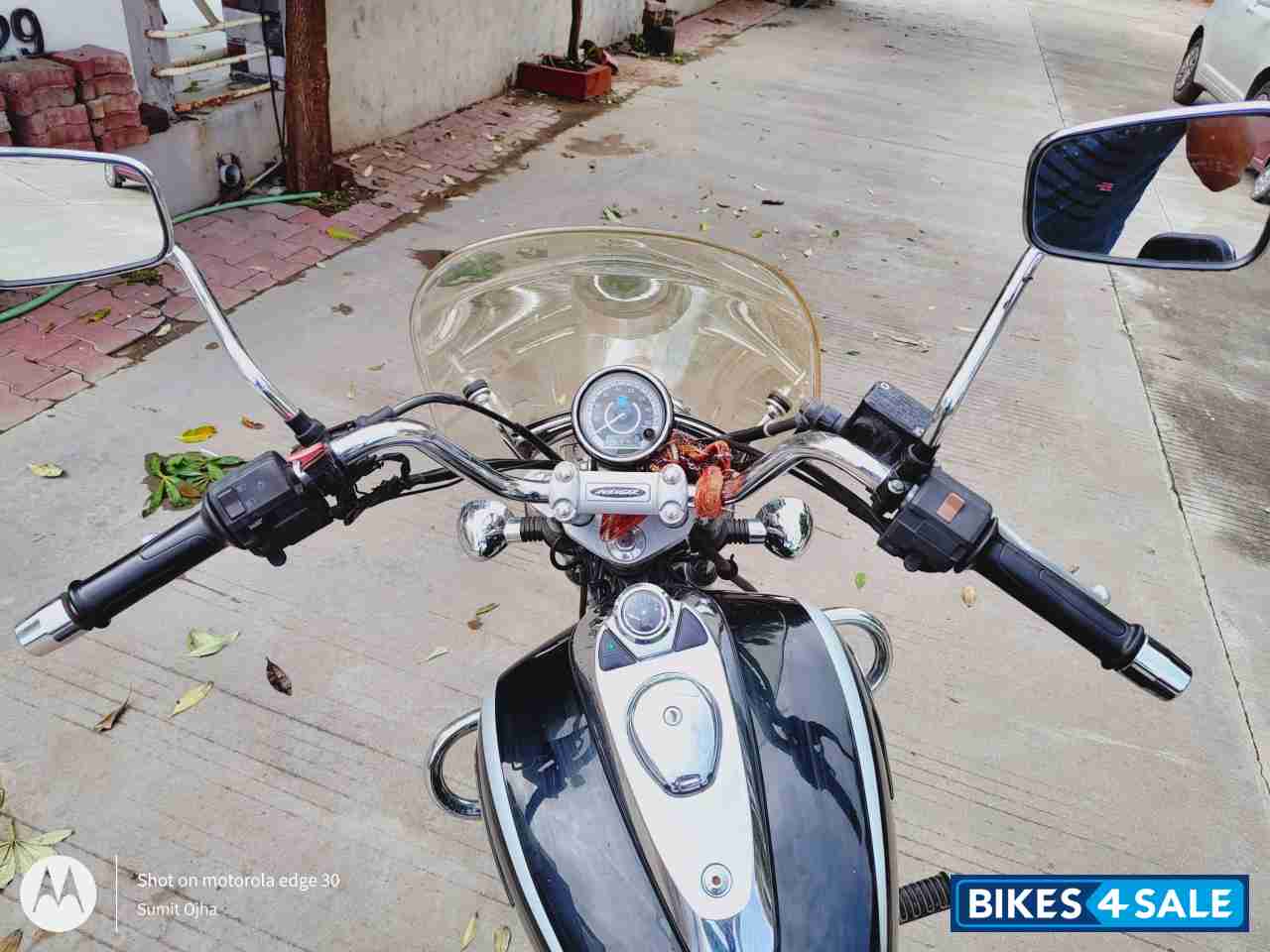 Ebony Black Bajaj Avenger Cruise 220 Ebony Black Bajaj Avenger Cruise 220