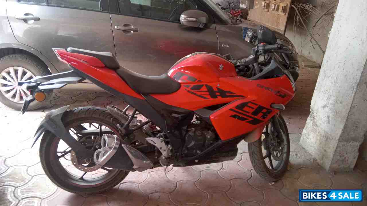 Red Suzuki Gixxer SF BS6