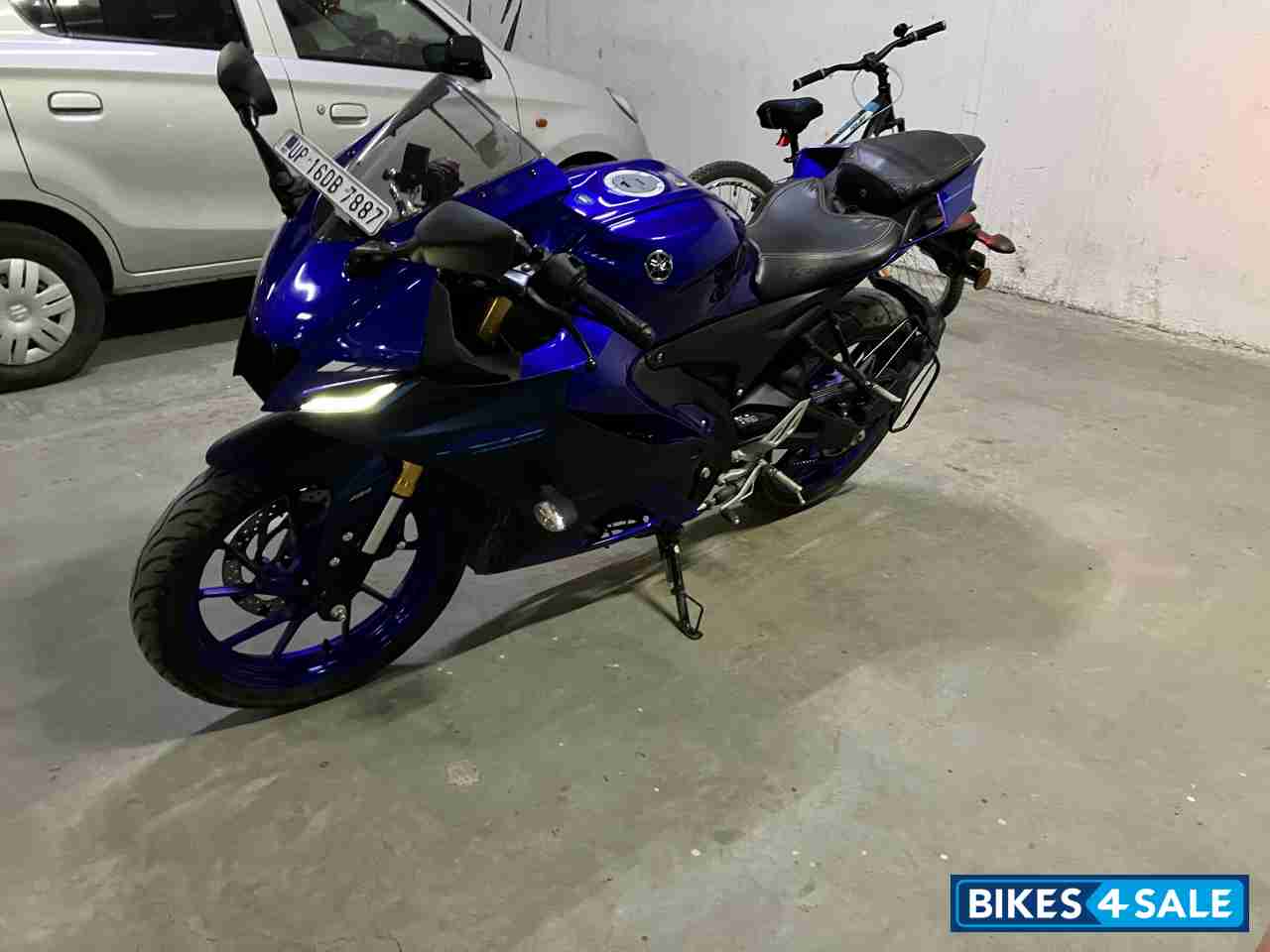 Racing Blue Yamaha R15 V4 Racing Blue Yamaha R15 V4
