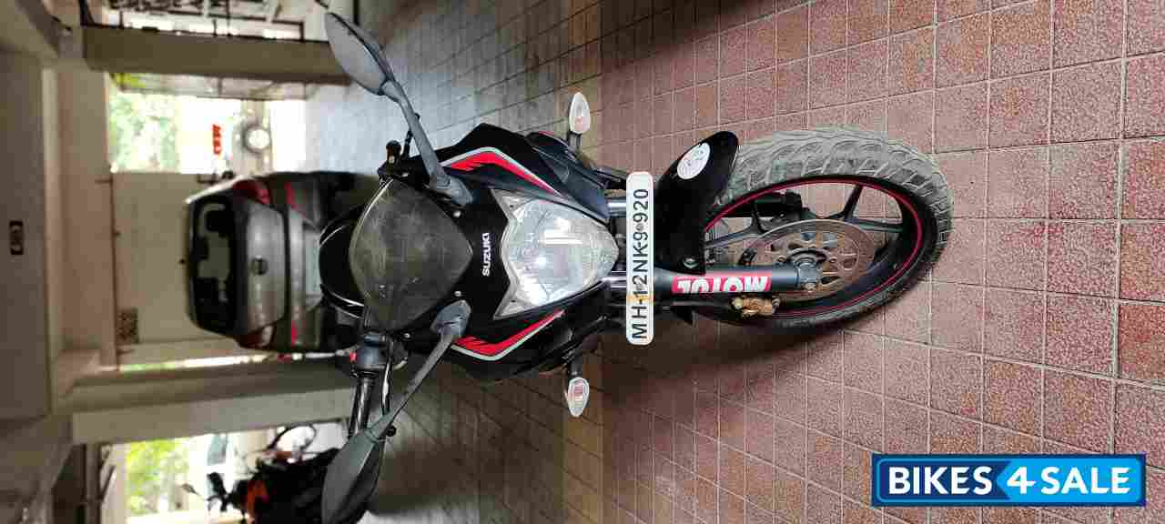 Black Suzuki Gixxer SF Black Suzuki Gixxer SF