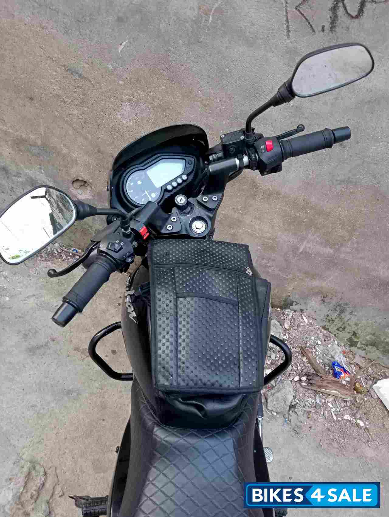Black Bajaj Pulsar 125 Neon Black Bajaj Pulsar 125 Neon