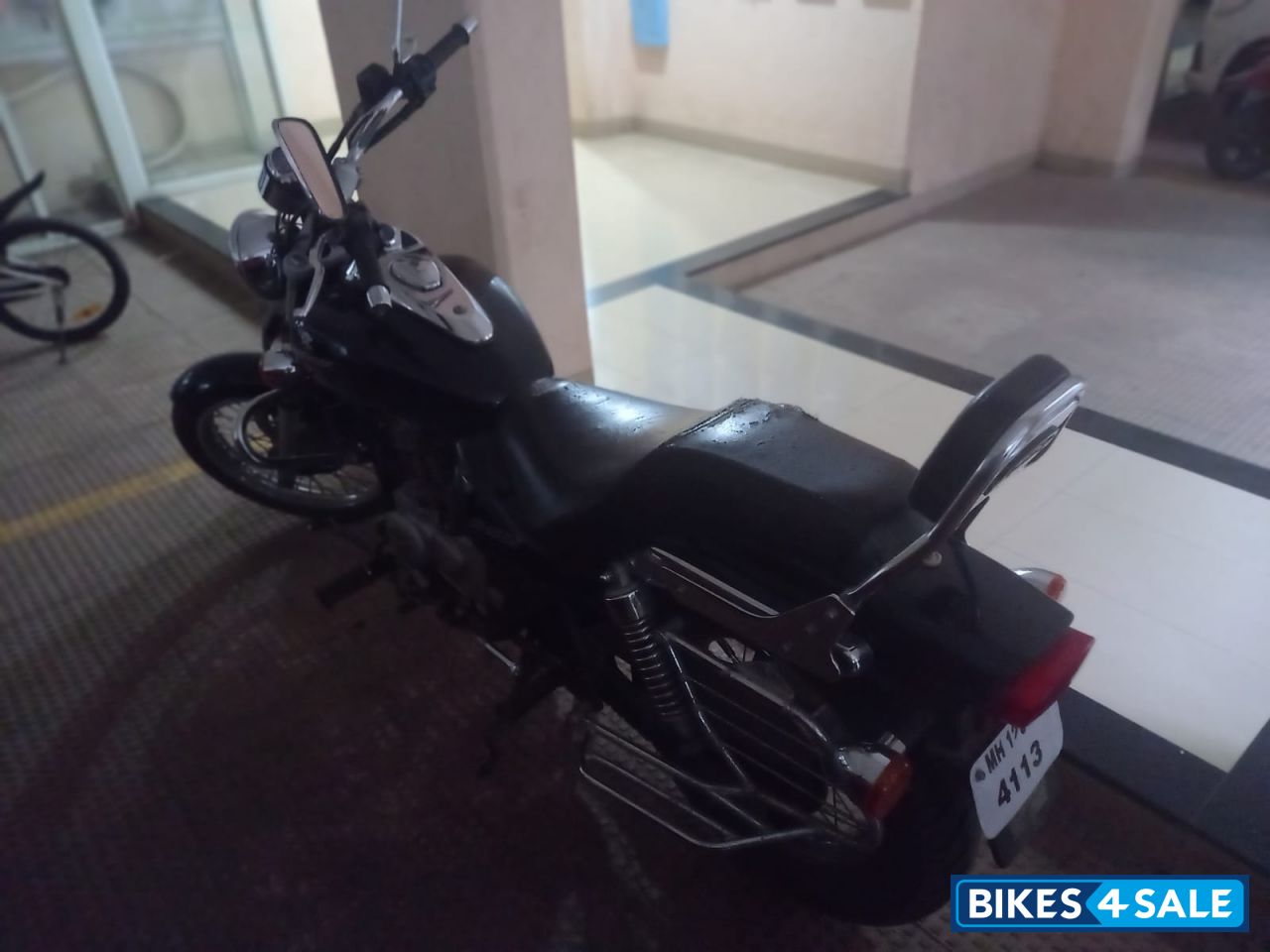 Black Bajaj Avenger 200 DTS-i Black Bajaj Avenger 200 DTS-i