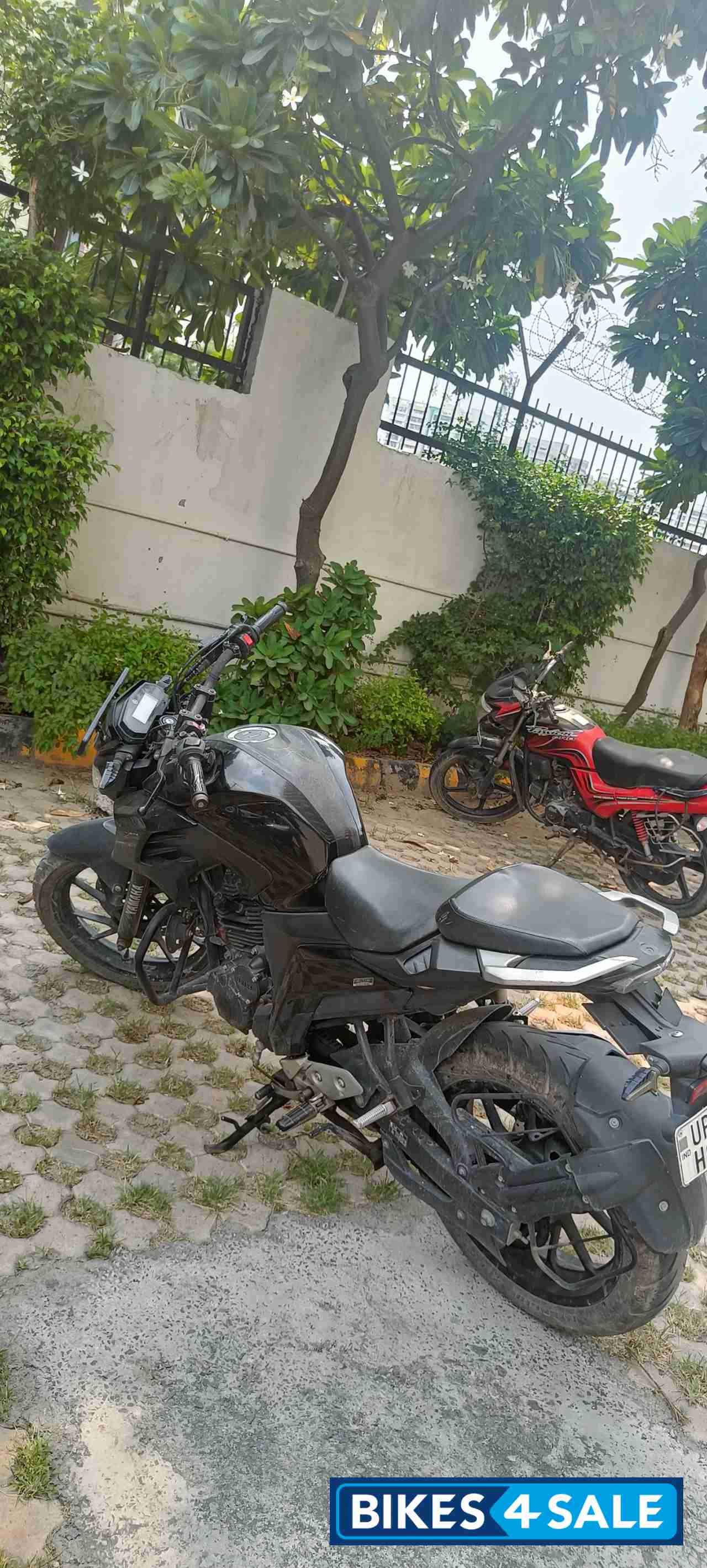 Black Yamaha FZ25 Black Yamaha FZ25