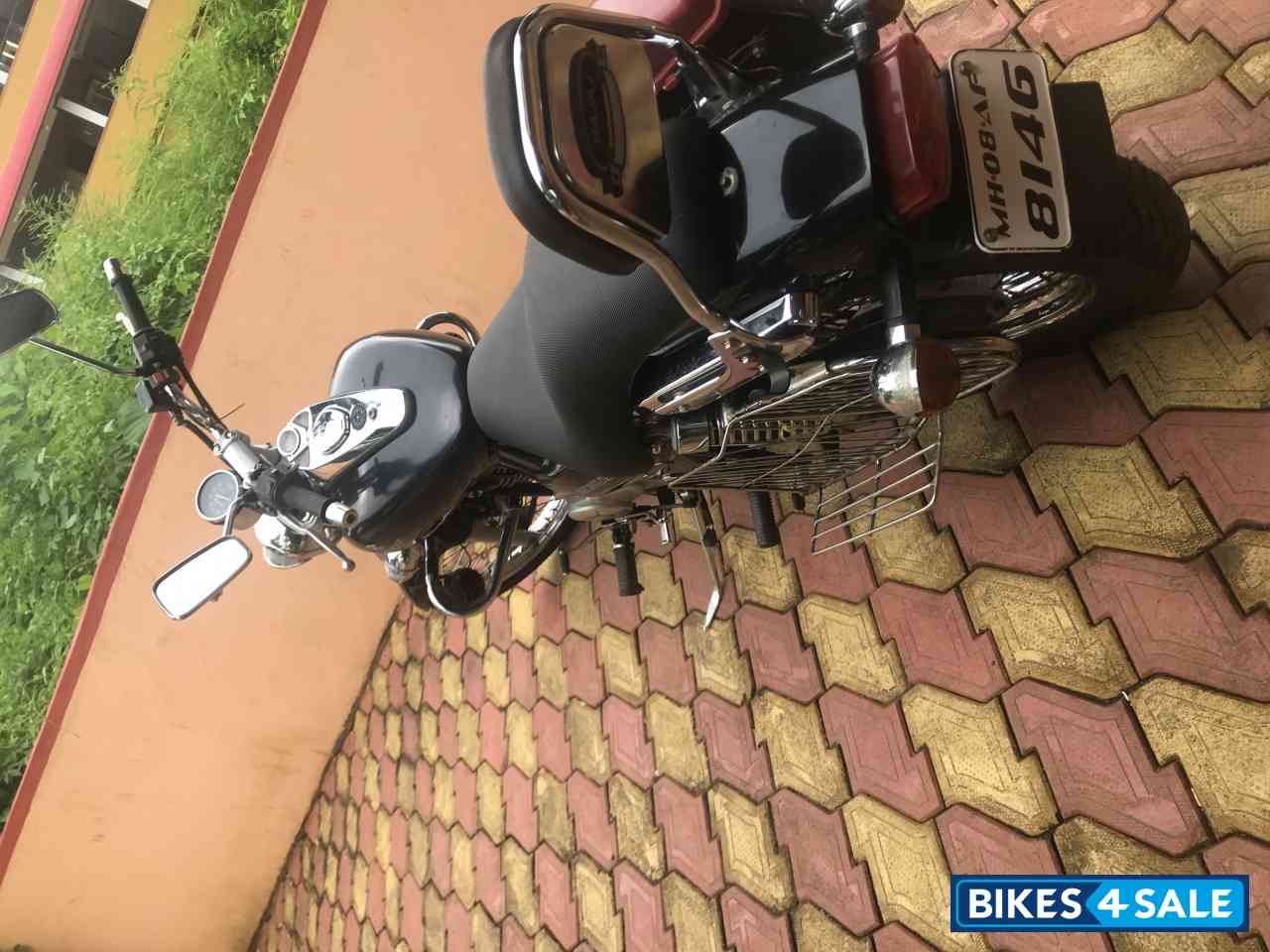 M Black Bajaj Avenger 220 DTS-i M Black Bajaj Avenger 220 DTS-i