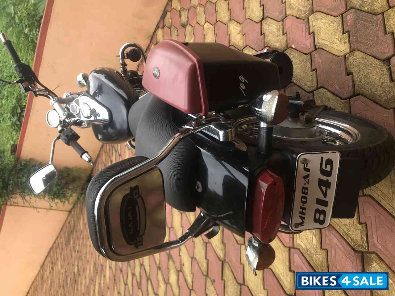 M Black Bajaj Avenger 220 DTS-i M Black Bajaj Avenger 220 DTS-i