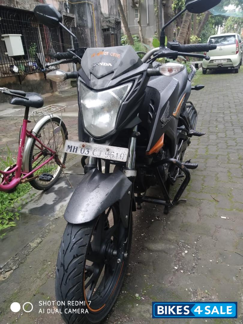 Black + Orange Honda CB Hornet 160R Black + Orange Honda CB Hornet 160R