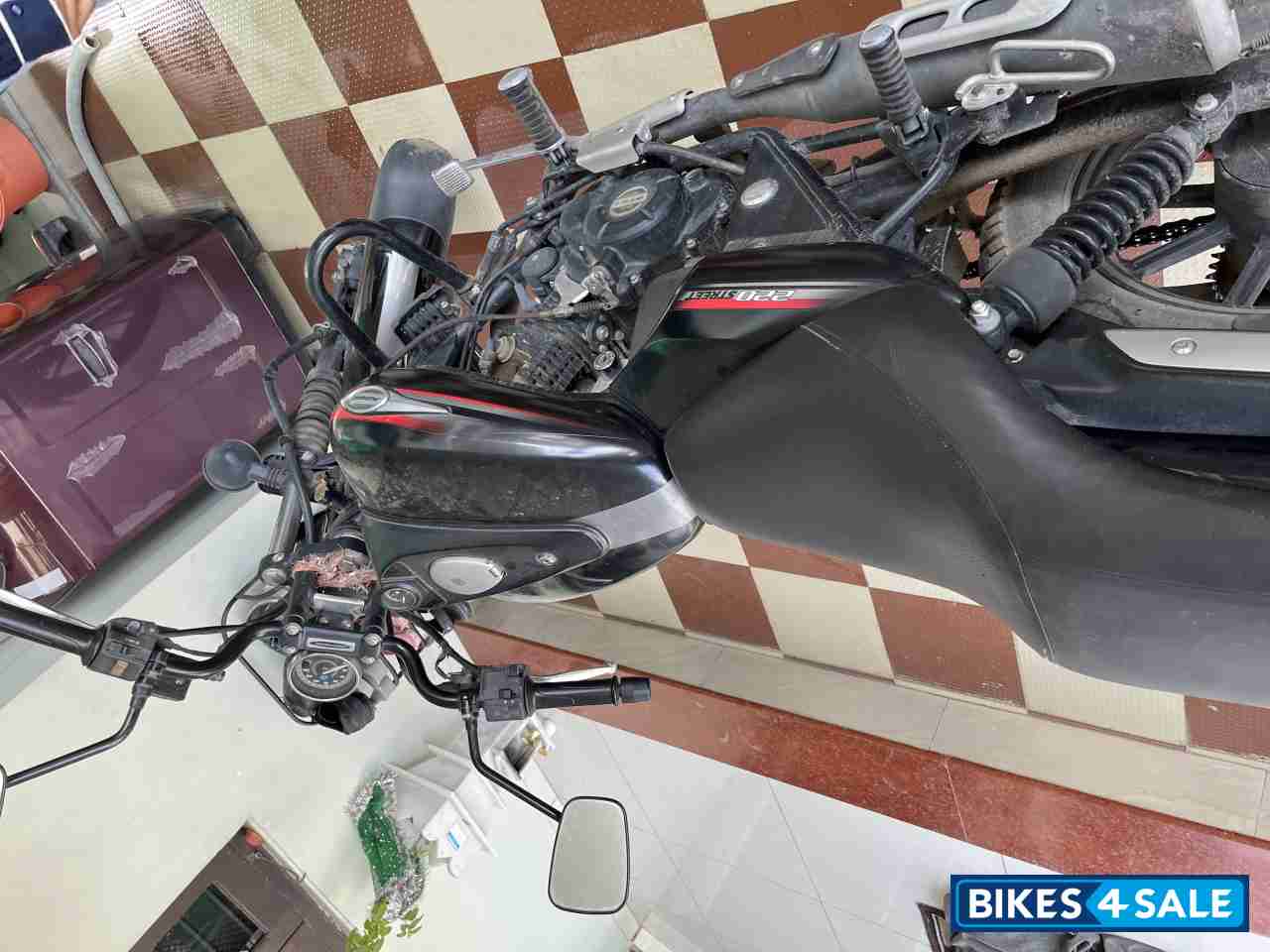 Matt Black Bajaj Avenger 220 DTS-i Matt Black Bajaj Avenger 220 DTS-i