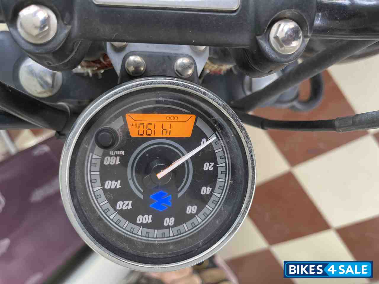 Matt Black Bajaj Avenger 220 DTS-i Matt Black Bajaj Avenger 220 DTS-i