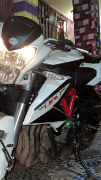 White Benelli TNT 600 i