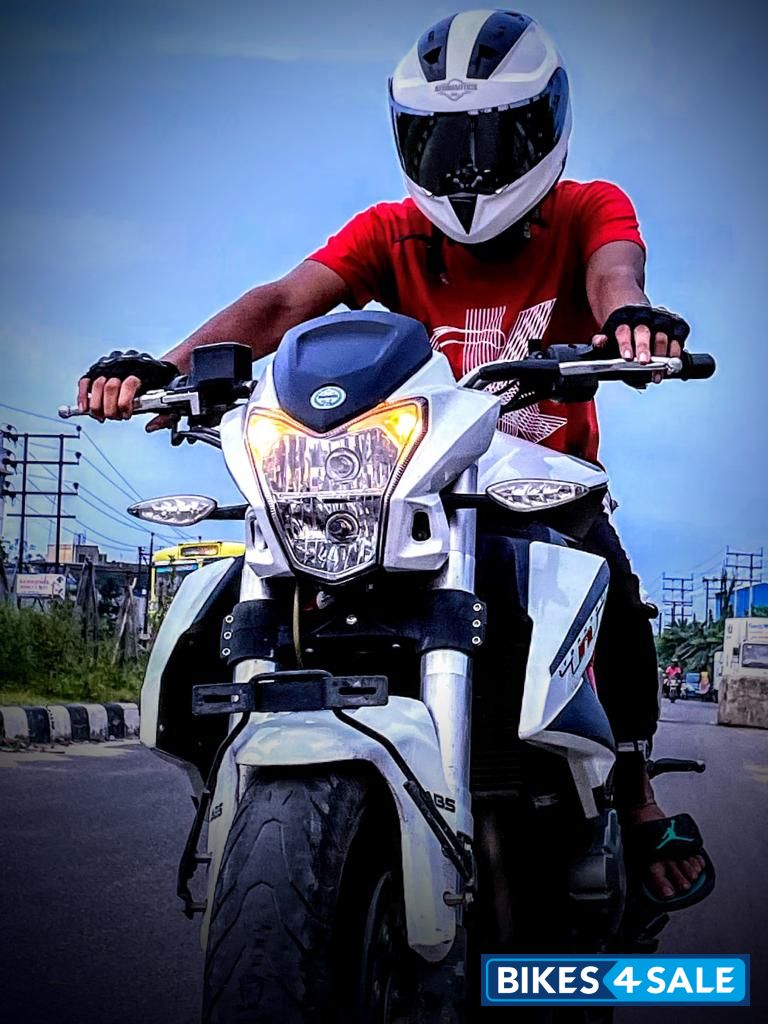 White Benelli TNT 600 i White Benelli TNT 600 i