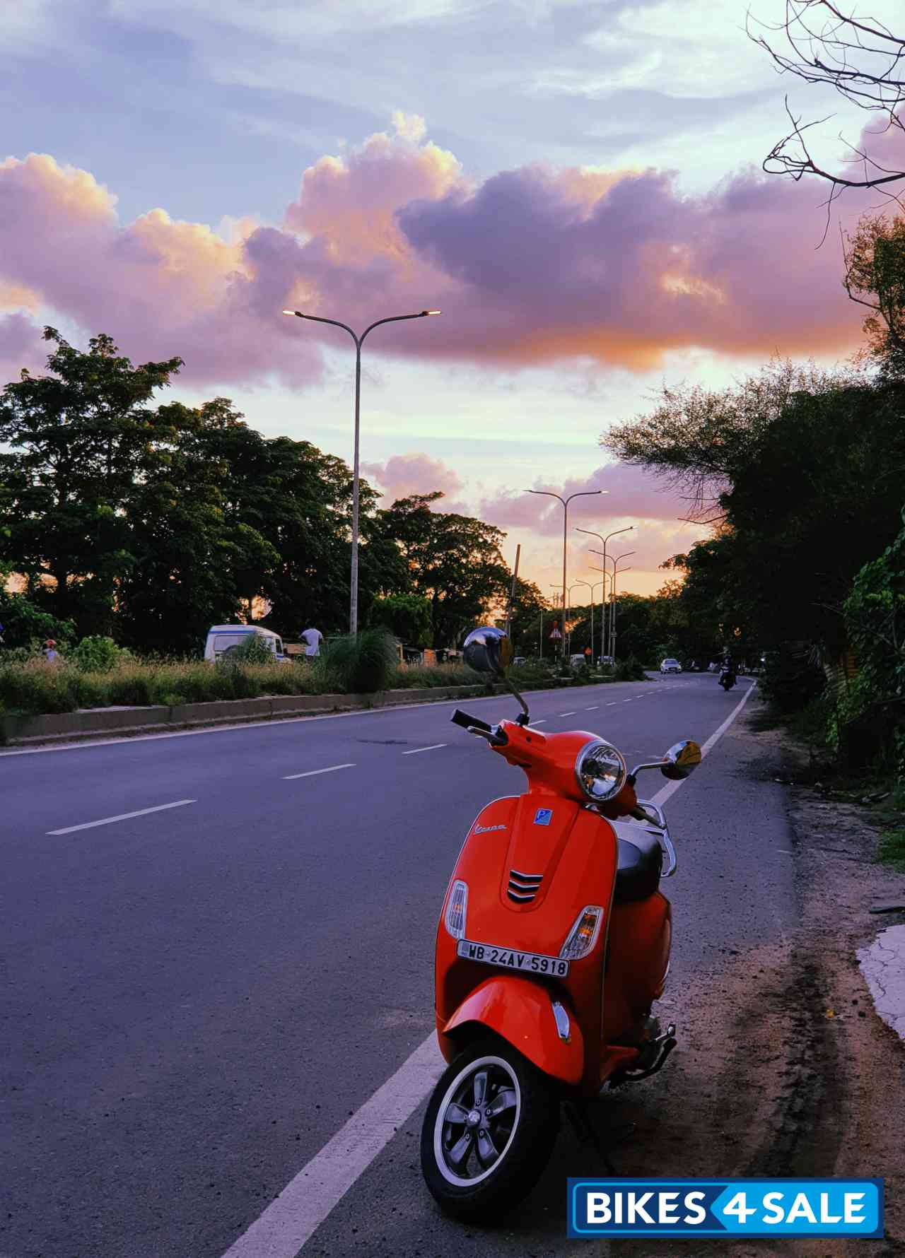 Red Vespa VXL 125