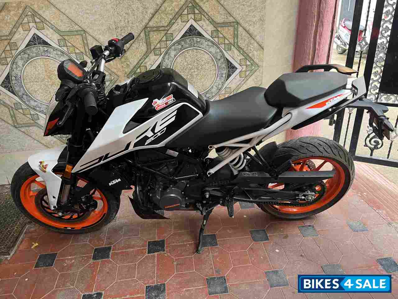 White KTM Duke 200 2020 White KTM Duke 200 2020