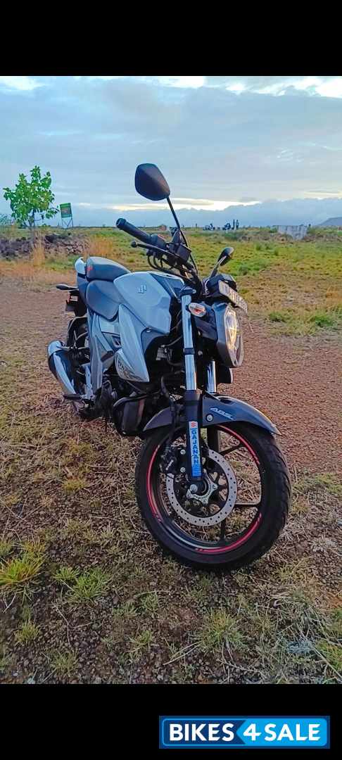 Grey Suzuki Gixxer BS6