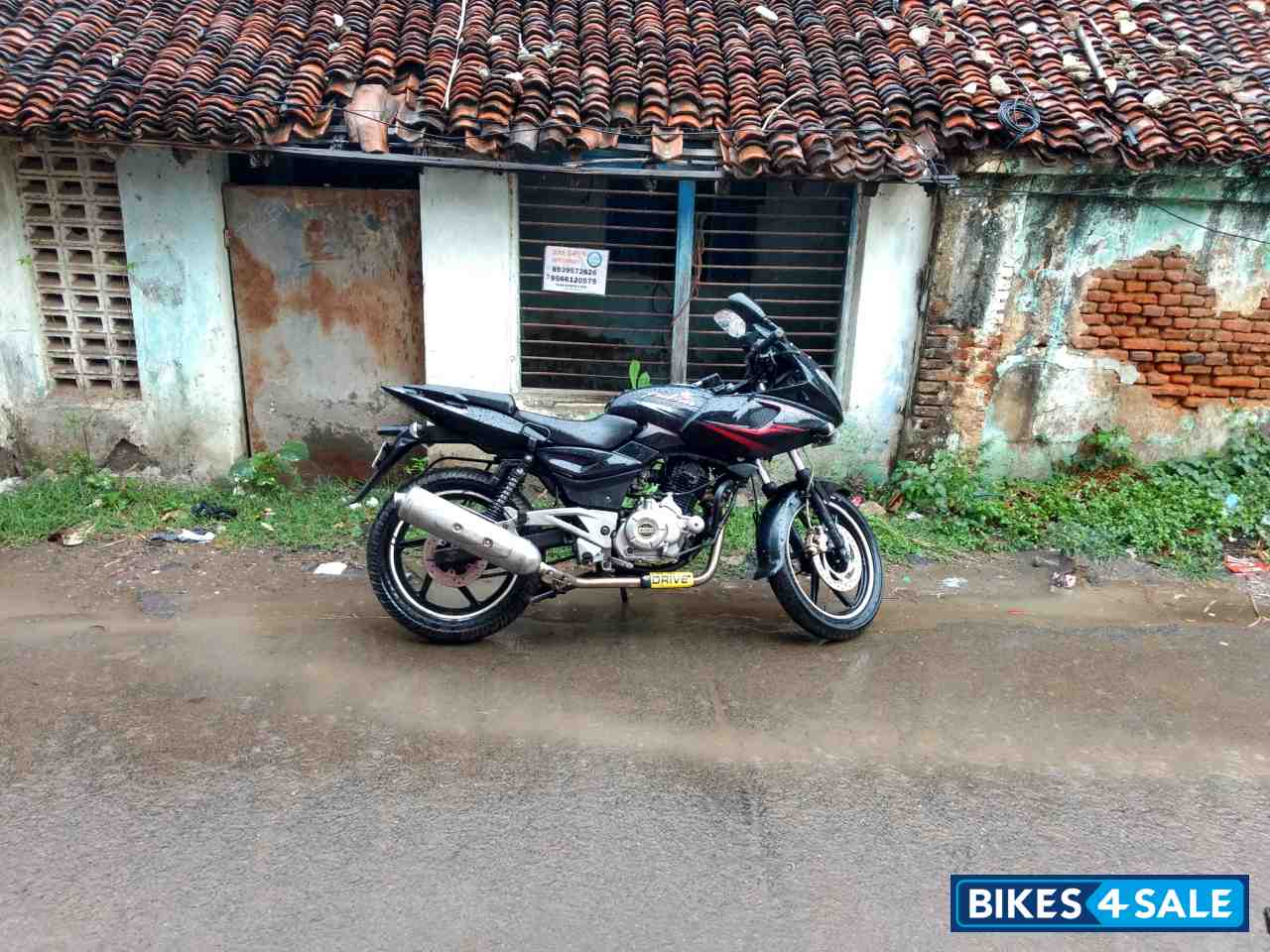 Bajaj Pulsar 220F Bajaj Pulsar 220F