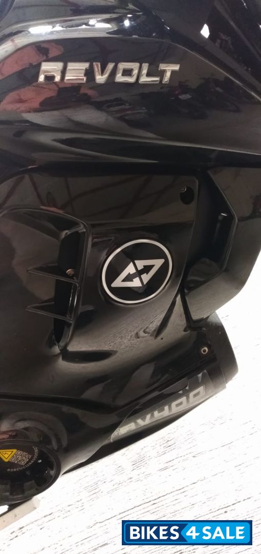 Revolt RV 400 Revolt RV 400