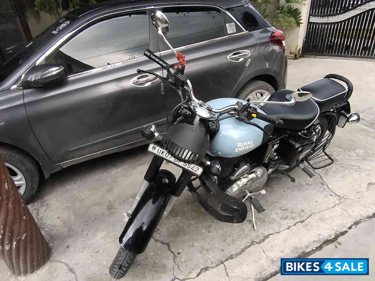 Redditch Blue Dual Disk Royal Enfield Classic 350 Redditch Blue Redditch Blue Dual Disk Royal Enfield Classic 350 Redditch Blue