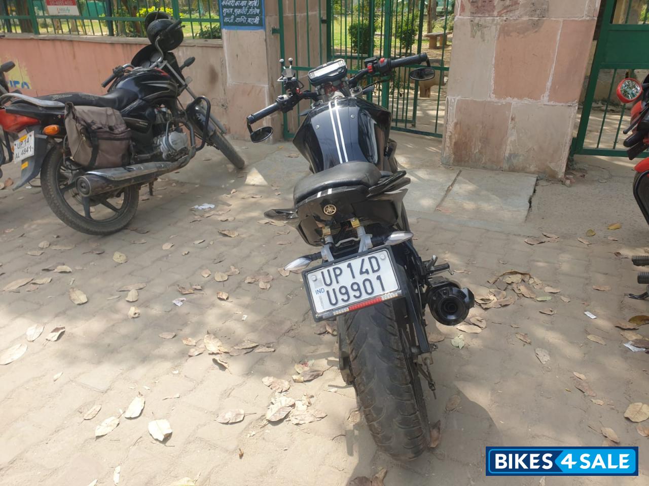 Black Yamaha FZ-S FI V2 Black Yamaha FZ-S FI V2