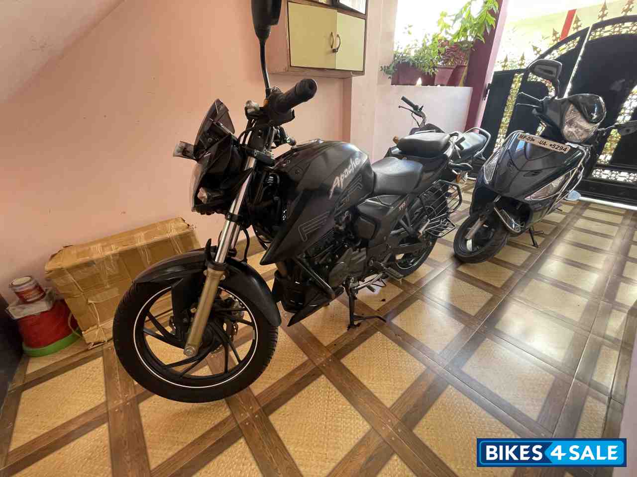 TVS Apache RTR 200 4V TVS Apache RTR 200 4V