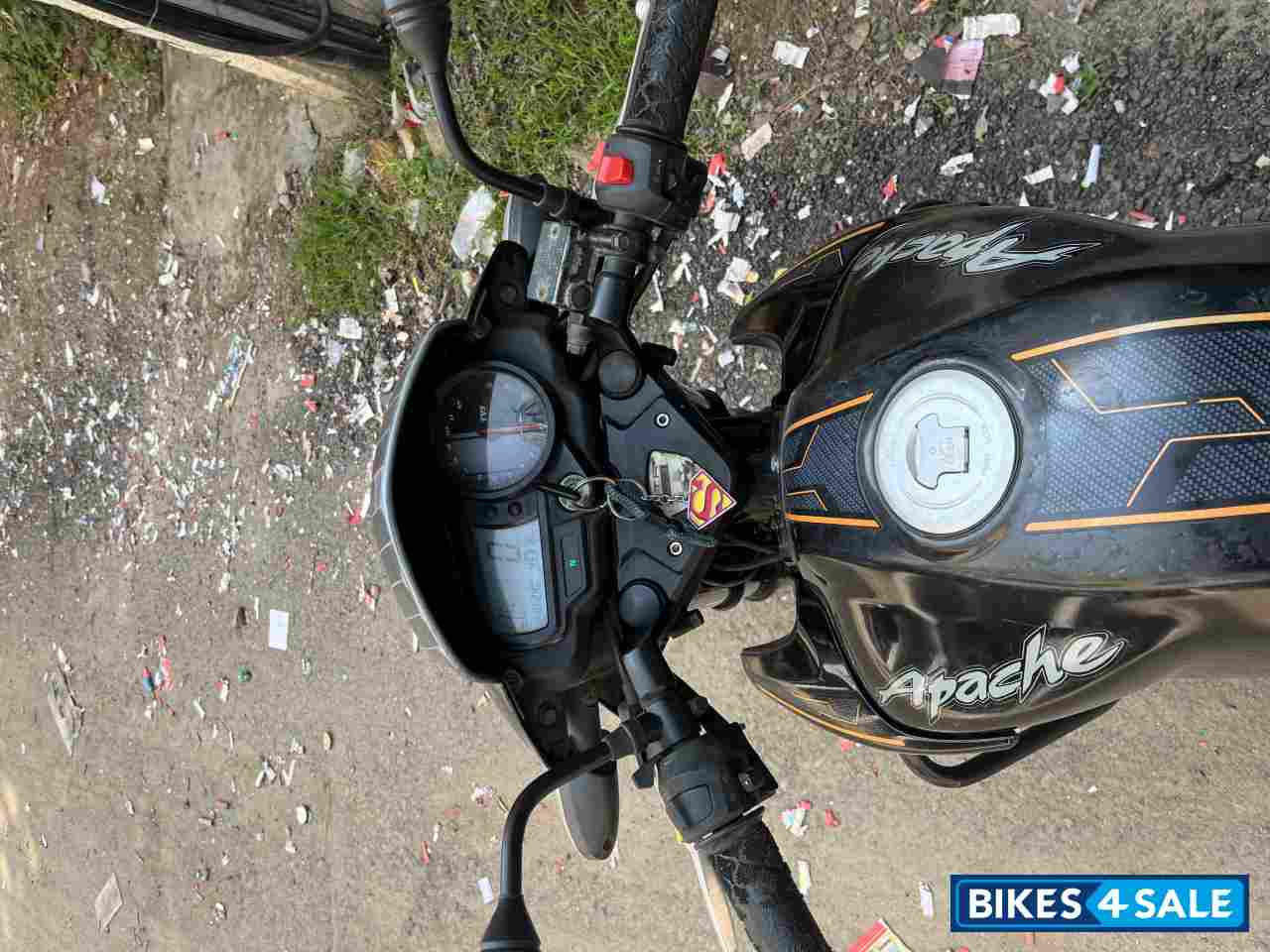 Black TVS Apache RTR 160