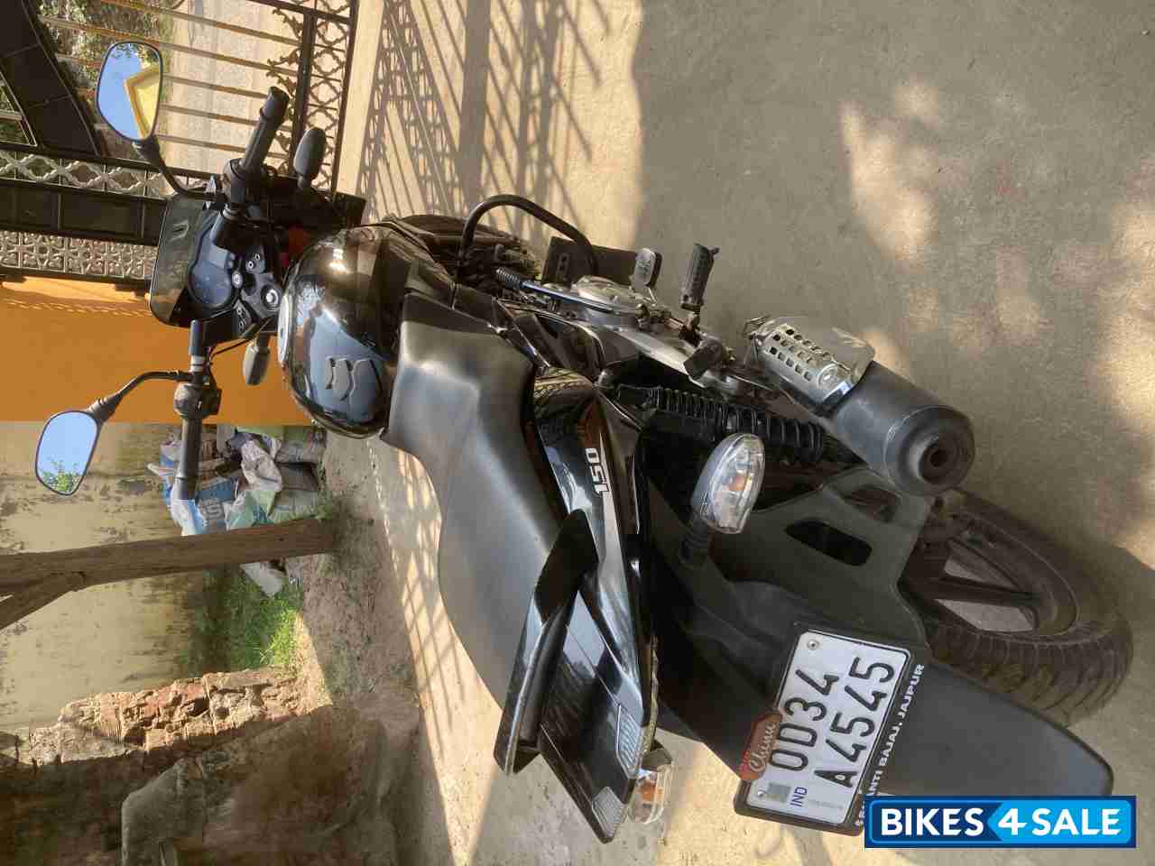 Black Bajaj Pulsar 150 DTSi Black Bajaj Pulsar 150 DTSi