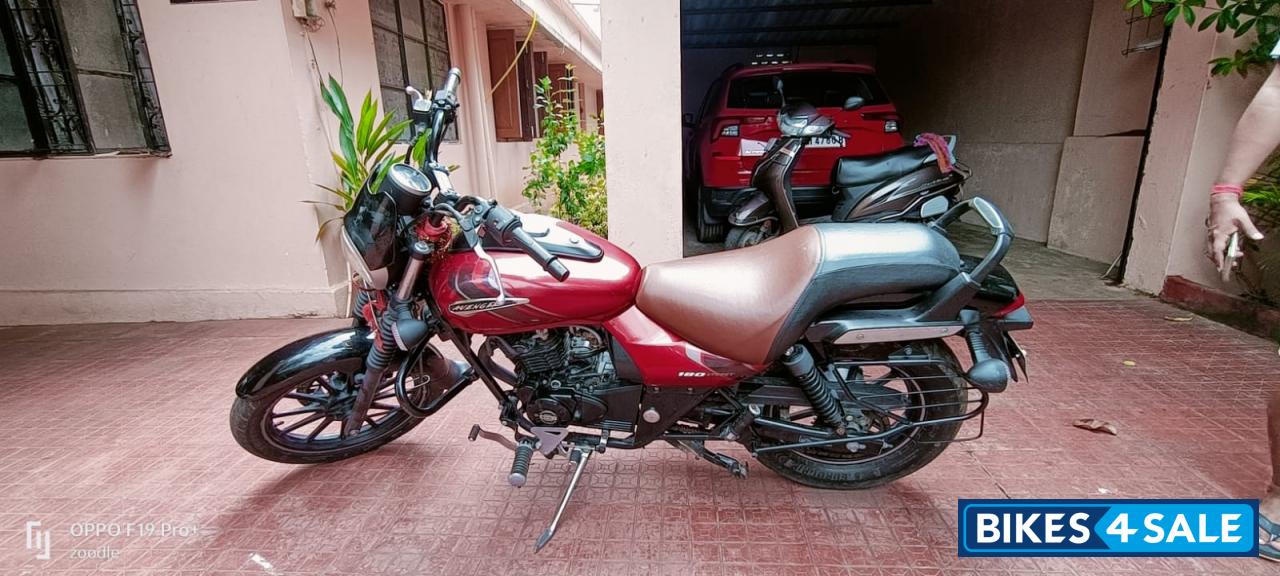 Red Bajaj Avenger 180 DTS-i Red Bajaj Avenger 180 DTS-i