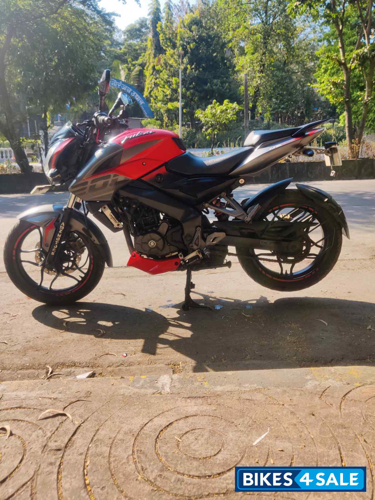 Red Bajaj Pulsar 200 NS