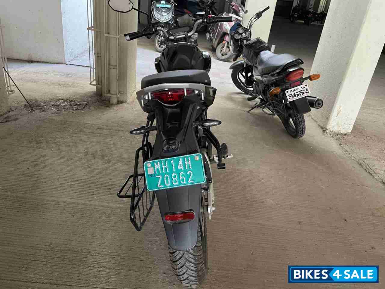 Black Revolt RV 400 Black Revolt RV 400