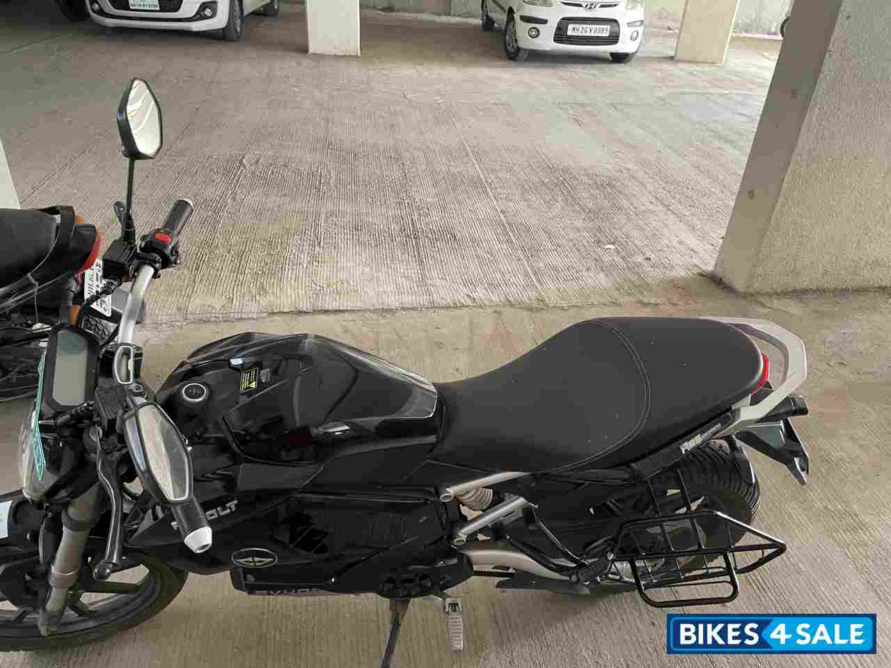 Black Revolt RV 400 Black Revolt RV 400