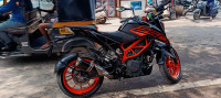 Black KTM Duke 250 2022