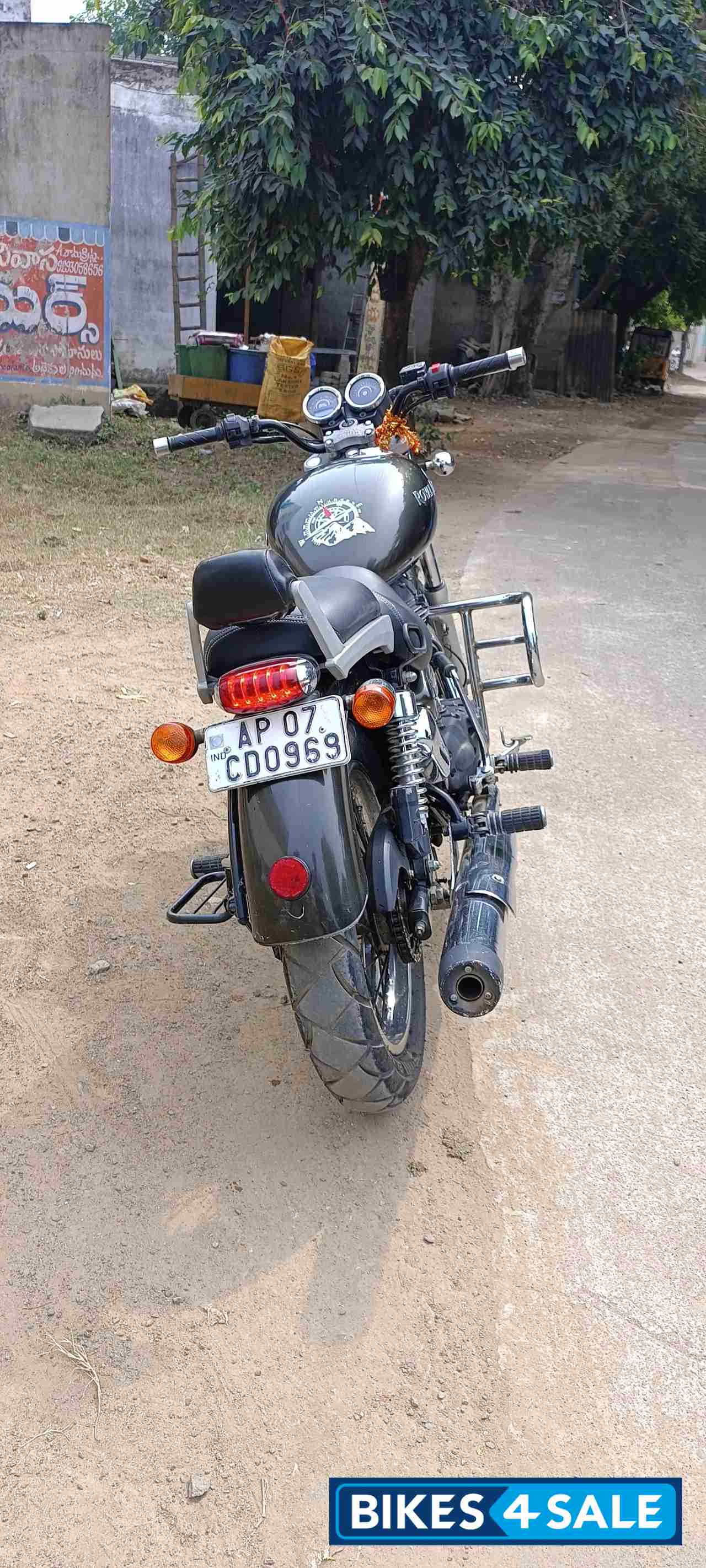 Black Royal Enfield Thunderbird 350 Black Royal Enfield Thunderbird 350